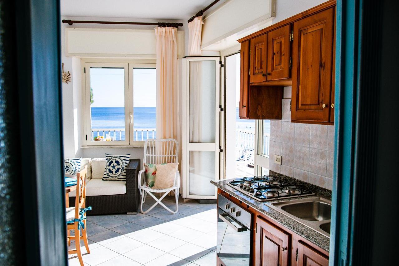 Terrazza Lungomare, E Sei In Spiaggia... Кала Гононе Екстериор снимка